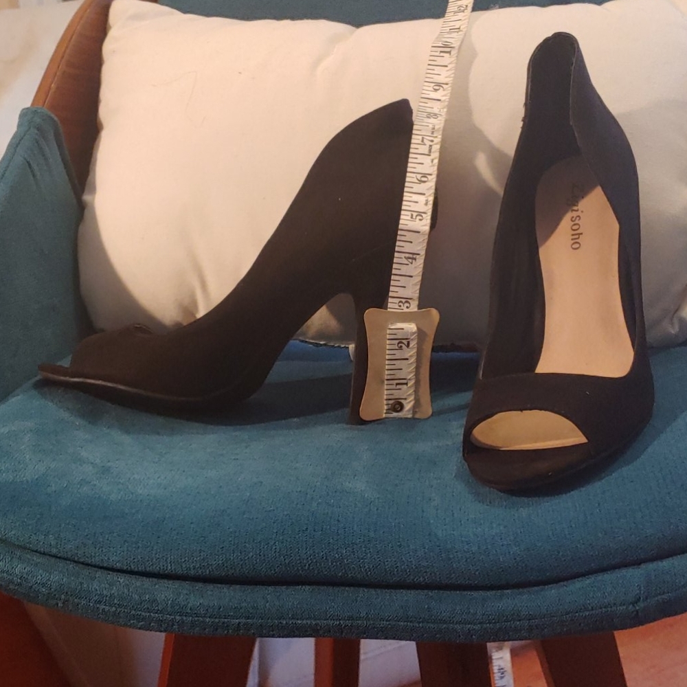 Shoes - Picture 4 of 4